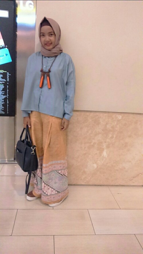 #ClozetteId #ootdanty #hijabi_outfit #instame #instalook #myhijabstyle #look #instapict #photooftheday #myoutfit #hijabindo #style #love #orange #instalike #ootdindo 