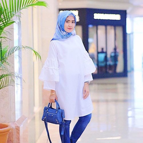 Today is a day of happiness and peace. I am grounded and centered. i am grateful for my beautiful life that is filled with many blessings. i move through my day with consciousness, grace and love 💕 < Deera Tunic @elhasbu > #ElhasbuStyle #ClozetteId