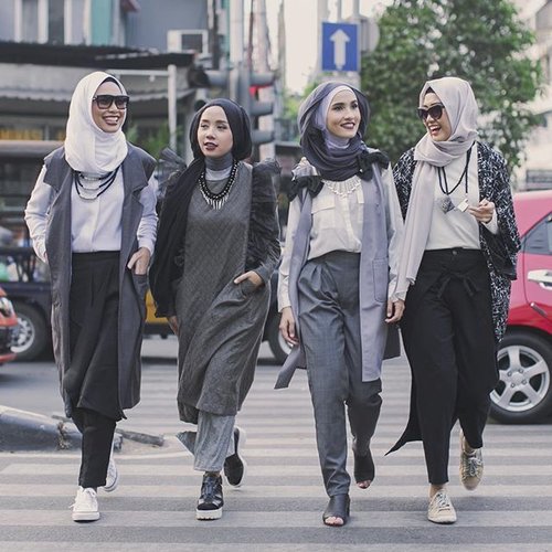Street Style ⬛️⬜️ #Hijupmoving4wards Photo by @irfanfaqih #ClozetteId