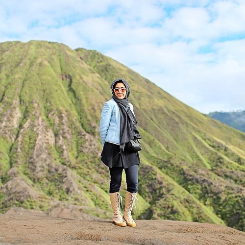 Enjoyed Batok Mount 🌳 #ElhasbuTravelDiary #BromoMalang #ClozetteId