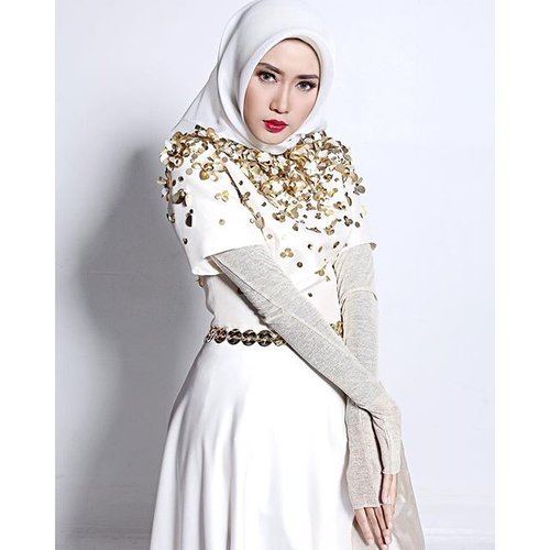 Elegant Lady on my blog: luluelhasbu.com 📷 photoshoot for @zauramodels Photo: @adryantoro @syamfidharullah Dress: @normahauri #ZauraModels #ClozetteId