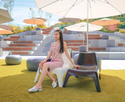 Self love 💖, the only person you need to be good enough for is yourself. The person you see in the mirror, the body you inhabit is the only person you need to be good enough for. When you love yourself, that’s when you’re most beautiful 🌸
#clozetteid
