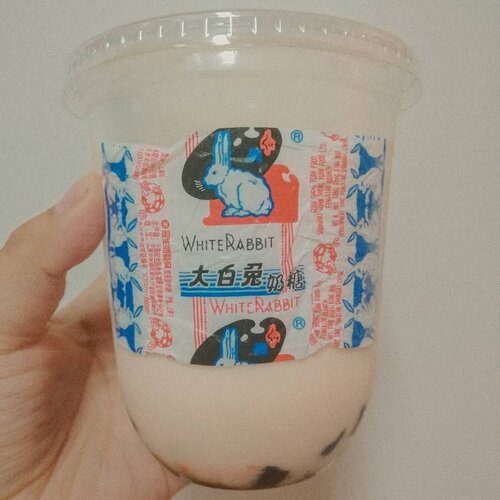 Current favorite boba drink @heychaofficial white rabbit boba! 🐰🐇 #Clozetteid #foodie  #foodie #foodstagram #foodgawker  #kulinerjakarta #foodporn #foodstagram  #foodgasm #mouthgasm #foodphotography #food52 #foodtruck #foodpic #jktgo #manualjkt #jakartafoodbang #jktfoodbang  #jktfood  #tasyaeats #zomato #zomatoid #TasyaForZomato #bobadrink #boba #brownsugarbobamilk #bobamilk