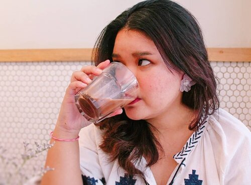 Hey, I found your nose. It was in MY Business, again 😏🙄.·#coffe #coffeedate #coffeeshopvibes #coffeecup #coffeeshots #coffeefix #coffeegeek #coffeeculture #coffeebar #accessoryaddict #earrings #minimalhunter #minimalistics #photos #photoshoot #clozetteid #tiles #ihavethisthingwithcolour #ihavethisthingwithwalls #lb #f4f