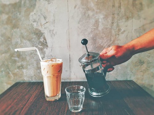 #coffee #cafe #instacoffee #cafelife #caffeine #hot #mug #drink #coffeeaddict #coffeegram #coffeeoftheday #cotd #coffeelover #coffeelovers #coffeeholic #coffiecup #coffeelove #coffeemug #envywear #coffeeholic #coffeelife #clozette #clozetteid #tasyaplacesrecommendation #tasyaeats #masfotokopi #mbakfotokopi