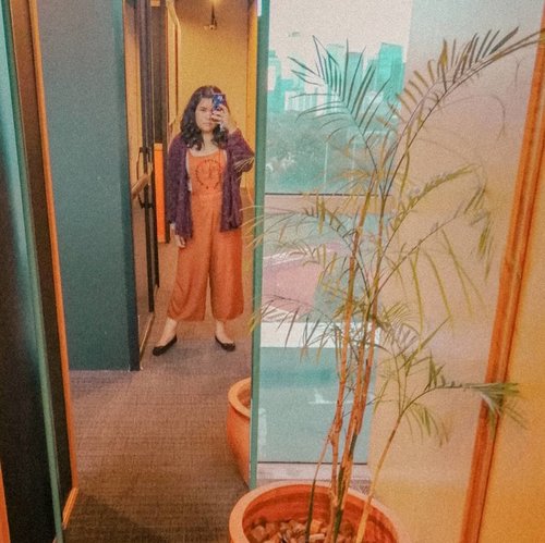 Instagrammable spot at the office ✔️
Color coordinated outfit with flower pot ✔️
Barefaced sleepy, also ✔️ #ootdindo #outfitoftheday #lookoftheday #fashion #fashiongram  #clothes #wiw  #instafashion #outfitpost #ootdfashion  #ootd #todaysoutfit #fashiondiaries #clozetteid