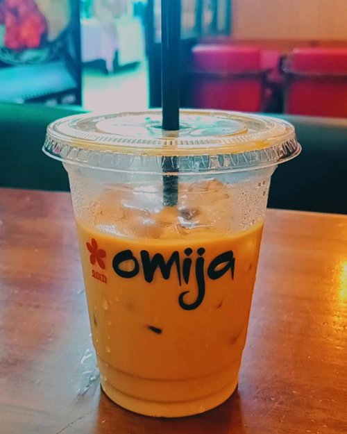 But first, C O F F E E.

@omijacafe Ini salah satu cafe yang kopinya enak dan konsepnya korean coffee shop. Muffin ovomaltine nya juga jadi favoritku dari dulu 😍 rasanya ngga berubah sama skali 🥰. Kayanya aku udah pernah nulis review nya di zomato.. Atau belum ya? Lemme check, cause if i haven't then i'll write one for you guys 😁. #Clozetteid #zomato #zomatoid #tasyaeats #coffee #burfirstcoffee  #foodie #foodstagram #foodgawker  #kulinerjakarta #foodporn #foodstagram  #foodgasm #mouthgasm #foodphotography #food52 #foodtruck #foodpic #jktgo #manualjkt #jakartafoodbang #jktfoodbang  #jktfood  #jktfoodie #jktfoodhuntingvideo #jktfoodlover #jktfoodblogger