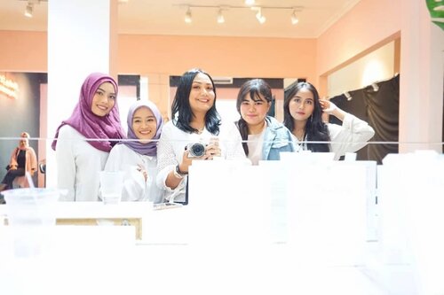 From ATELIER @ateliernetwork event launch yesterday! With @budiartiannisa @suniims @maryahulpah @arvi.n.

#latepost #positiveinfluencer #onemillionamonth #atelierindonesia #daretodream #makeup #beauty #makeupaddict #makeupjunkie #motd #makeuplover  #instamakeup #wakeupandmakeup #clozetteid  #tasyamakeuppreference beautychannelid #beautybloggerindonesia #bloggerceria #ragamkecantikan #tampilcantik #indonesianbeautyblogger #indobeautysquad #beautybloggertangerang  #kbbvfeatured  #monolidmakeup #skincare #skincareaddict #skincareroutine #skincaretips #skincareproducts #skins