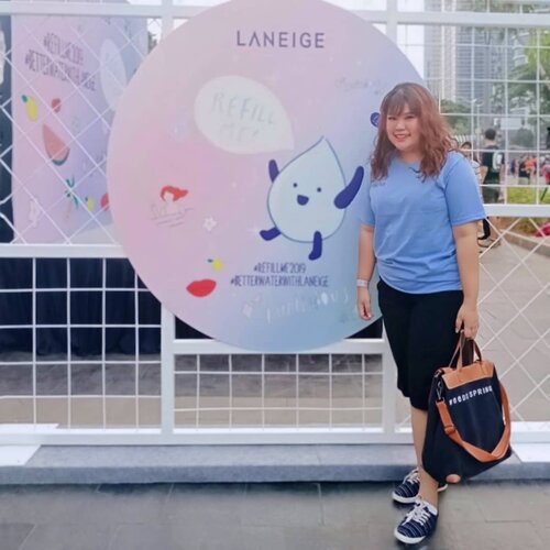 So happy to be part of @laneigeid #RefillMe2019 #BetterWaterWithLaneige campaign with @clozetteid #clozetteid . Acaranya seru banget. Dari mulai ikut zumba bareng sama clozetters, nulis encouraging wishes di padlock dan juga dapet knowledge tentang krisis air yang terjadi saat ini di Indonesia. Oh iya, disini juga bisa berdonasi untuk membantu saudara- saudara kita yang kekurangan air bersih ! 🥰