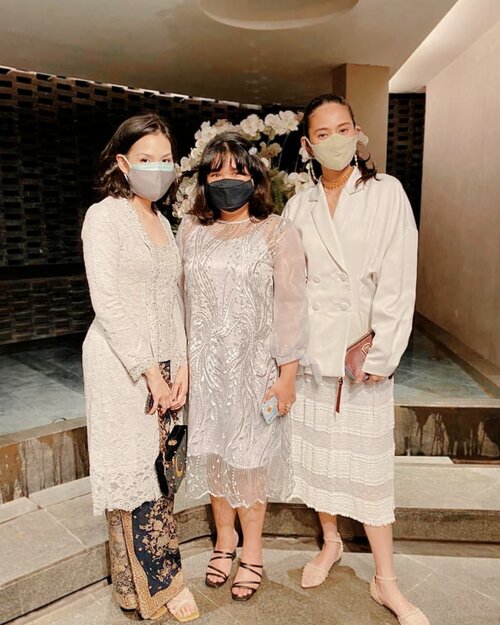 Pandemic wedding #ootd be like 🙂🙂🙂 #wearmask #staysafe #clozetteid