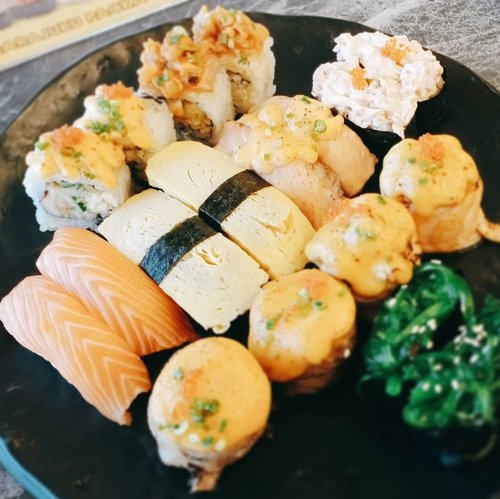 A plate of happiness #sushi sepaket gini cuma 150rb @sushigo_id 😍😘 #tasyaeats #foodie #japanesefood #clozetteid