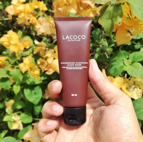 Beberapa waktu lalu, aku dikirimkan produk dari Lacoco oleh @clozetteid , yaitu : Amazonian Charcoal Glow Mask. Charcoal, berfungsi untuk mengangkat bakteri, kotoran dan make up residue. Penggunaan secara rutin, diklaim akan membuat pori- pori bebas komedo dan memperbaiki tekstur kulit. Untuk review lebih lengkapnya akan aku bahas lebih lanjut di blog ku segera ya 😁.
·
·
#makeup #instamakeup #cosmetic #cosmetics #base #beauty #beautiful #skincareindonesia #skincareroutine #skincareaman #ragamkecantikan #lacocoxclozetteidreview #clozetteid #tampil_cantik #beautybloggerindonesia #beautiesquad #beautychannelid #bloggerceria