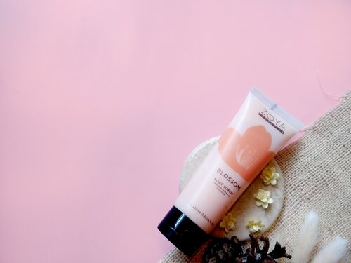 .
Selain packagingnya yang lucu banget, ternyata wanginya juga enak dan seger banget loh, apalagi dipake sehabis mandi
.
Aku baru nyobain yang warna orange ini. Yang udah nyobain variant lain share dooonk. Ku penasaraaaan 💛
.
#BeautygoersID #ClozzeteID #zoyabodysorbet #zoya