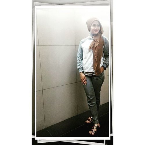 Its not a moslem crushed by adisease and the like, but Allah abort with his sins like a tree whose leaves aborted.#brown #grey #tuesday #office #casualstyle #aftersick #bajudoubles #ootdindo #ootd #hotd #clozetteid #beauty