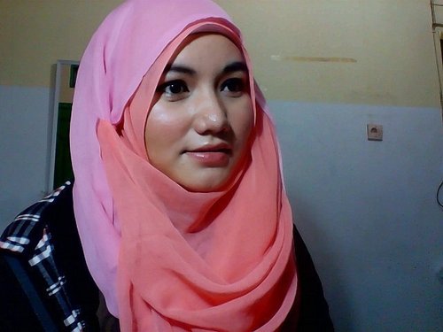 hijab dengan paris dua warna #clozetteid #colorfulhijab #ootdshare #ootd #casual #simplemakeup #formal #makeup