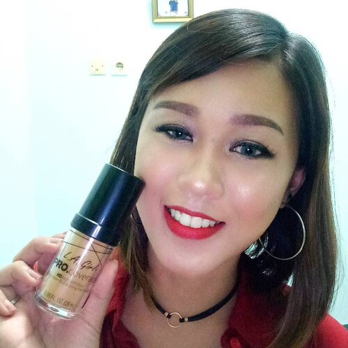 My new Favorite foundation from @lagirlindonesia ❤
Suka banget sama foundation ini ^^
Foundation ini medium to high coverage jadi sebenernya pakai 1x aja udh cukup tapi kalo menurut kalian masih kurang, kalian bisa pakai 2 atau 3 lapis lagi karna foundie ini bisa di buildup tanpa harus cakey ataupun dempul. And as you see on my video, foundie ini punya hasil akhir yang bikin wajah kita keliatan dewy. Yang aku pakai adalah Shade "Soft Honey" yang sebenernya agak sedikit lebih kuning dari skintone aku karna yang natural waktu itu habis 😥 tapi masih bisa aku akalin sama concealer dan bronzer 😁
Bagi yang penasaran kalian bisa langsung coba dengan cek di website nya lagirl.co.id atau cek instagramnya @lagirlindonesia ❤

And thank you @lagirlindonesia for this amazing foundation😍

#lagirlfoundation #lagirlindonesia #review #endorse #sephoraidnbeautyinfluencer #beautychannelid #beautynesiamember #sephorabeautyinfluencer #beautynesia #itsanatte #beautyblogger #beautyvlogger #makeup #clozetteid #clozette #sephoraidn #tutorial #makeuptutorial #boldlipstick #shishiedo #thefaceshop #makeup #makeupjunkie #makeupartist #beccahighlighter #beccacosmetics #milanibakedblush