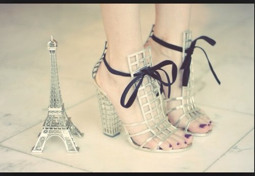 Love that beautiful Eiffel shoes 👠