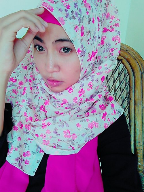 My make up of the day #motd Sweet and soft make up look using eyes with pink eyeshadow.. #ClozetteID #cotw #pinkselfie #motd #hijab #stanbeautygram #makeup #makeupoftheday