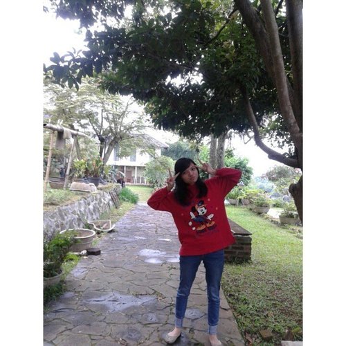 Stay warm ^_^v
with red sweater from Mom~