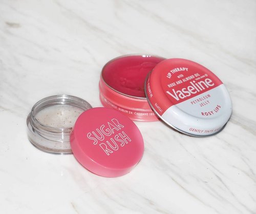 Essential weapons for my lips ❤
• @eminacosmetics Sugar Rush - Lip Scrub
• Vaseline - Lip Therapy with Rose and Almond Oil, from @pojahxmakeup
-
#Emina #EminaCosmetics #Vaseline #VaselineLip #PojahXMakeup #ClozetteID