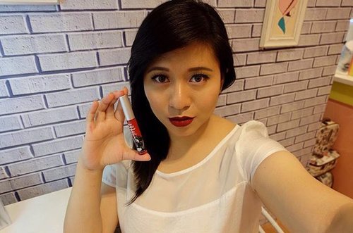 I'm using THE BEST SELLING of RED FAMILY from Meet Matt(e) Huges Long-Lasting Liquid Lipstick by @thebalmid in ADORING. 
I forgot bring my lip balm today and this Hype-Liquid-Lipstick doesn't make my lips dry. That's why i love it 💄💋 Thanks @clozetteid @thebalmid for making me try this product.

#ClozettexLotteBeautyClubxTheBalmID #theBalmID #ClozetteID #Lipstick
