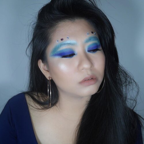 Feeling so blue 💙•Tryin’ to recreate @nikkietutorials #BlueBlood Make Up Look #Failed ☹️ But i love it tho, still!•Here I’m using my-oldie-but-goodie @bhcosmetics Eyes On The ‘80s Eyeshadow Palette on my eyes and Lizzy @rollover.reaction in my lips.#bhcosmetics  #bhcosmeticspalette #BHPRsearch #BHbeauty #ClozetteID #rolloverreaction