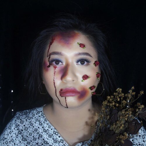 If you ain’t ready for the pain, then don’t seek the pleasure. Roses come with thorns and thorns draw BLOOD.- unknown Hell yeah, it’s October!⚠️ FAKE BLOOD & FAKE BRUISES ⚠️•••#ClozetteID #SOCObeautyNetwork #IndoBeautyGram #halloween #halloweenmakeup #sfx #sfxmakeup #bruise