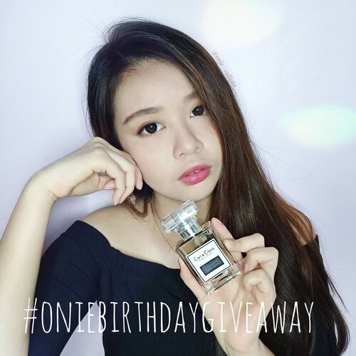 #OnieBirthdayGiveaway-[DAY-4]-Ada yang mau kembaran perfume sama aku? Yepp, aku suka banget perfume dari @carlandclaire yg "Gorgeous" ♥️Dengan perpaduan white floral & citrus, wangi nya bener" mewah dan fresh banget! 🥰Dan aku bakal bagiin perfume ini buat 2 org yang beruntung!! 🤭-1. Pastikan akun kamu jangan diprivate2. Follow @onie_callista & @carlandclaire3. Like & Jawab pertanyaan ini:Gimana pendapat mu perbedaan sebelum vs sesudah menggunakan perfume?4. Tulis jawaban kamu di kolom komentar dan mention ke 3 temen mu. Kalian boleh comment berkali-kali dengan teman yang berbeda ♥️5. Aktif di instagram @carlandclaire  & @onie_callista.6. Repost post ini di story kalian & tag aku + @carlandclaireGiveaway ini berlangsung sampai tanggal 31 Agustus 2020.Goodluck! 🤗-#carlandclaire#carlandclairexoniebirthdaygiveaway#giveawayid#giveaway