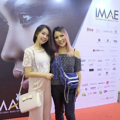 At @imaeofficial 2018 with @mimles ! OMG, I never think I can meet her in person.. She is so kind and humble.. 😭😭 I'm super happy! ❤❤ And of course thankyou for @bloggermafia and papi @joonbond for inviting me! 🤗
-
#BloggerMafia 
#IMAE
#imae2018
#bloggermafiaximae