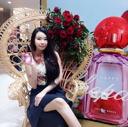 At Grand Launching #happychopard  Felicia Roses! 🌹❤ This perfume smell is so good, soft and unique.. Make you relax and love this scent so much! It will last for 12 hours and made from essential oil! It's safe even for people who allergic with flowers! This perfume available at @sephoraidn! Thankyou #chopard and @bloggermafia for having me.. ❤-#happychopard#chopardlovenature#bloggermafiaxhappychopard#BloggerMafia