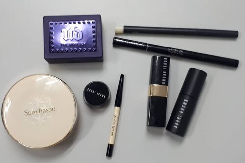 #insideribbonwallet #makeup #cosmetics #mac #bobbibrown #laneige #sulwhasoo #urbandecay #beautybloggerindonesia #indobeautygram #indobeautysquad #beautynesia #ClozetteID #bloggermafia