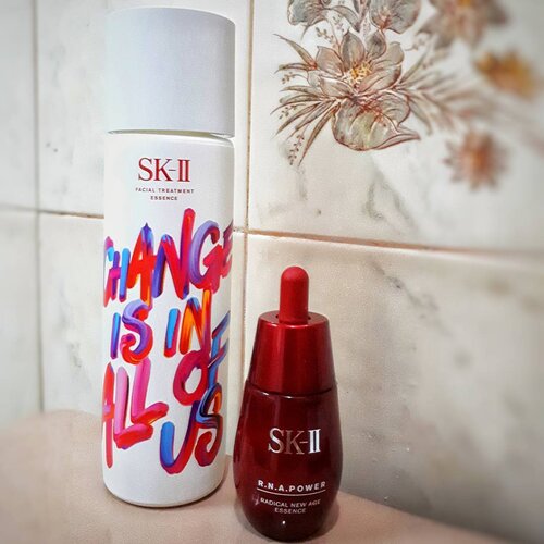 My current night routine. I #Decide to #Change my #Destiny with @skii FTE Change Destiny limited Edition Bottles. #YourStatementYourBottle 
#skii #jbeauty #skincare #FTE  #asianbeauty #onlygoodskindayahead #abcommunity #abbeauty #japanskincare #glowyskin #beautybloggerindonesia #indobeautygram #indobeautysquad #beautynesia #ClozetteID #bloggermafia