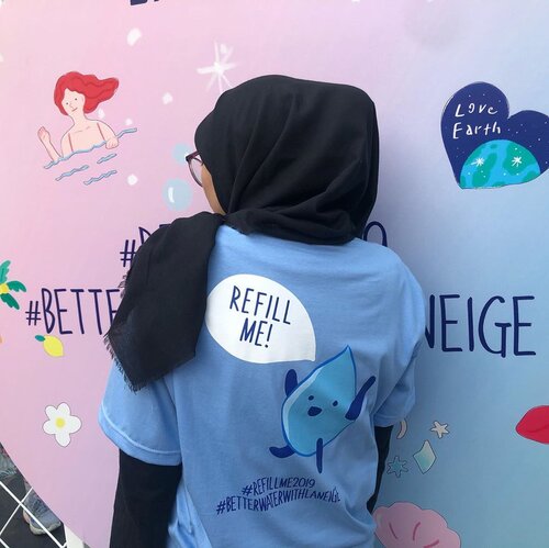 Sunday well spent! Jadi Laneige sedang mengadakan rangkaian event CSR, juga donasi untuk daerah2 di Indonesia yang gak terjangkau air bersih. Karna nggabisa dipungkiri kalo air bersih bener-bener kebutuhan paling pokok untuk kehidupan kita sehari-hari. Seneng deh bisa ikut andil dalam kegiatan sosial yang super fun hari ini 🤩Jadi tadi ada kegiatan zumba, padlock wishes dan juga skin check. Nah pas banget juga aku dapet sample produk @laneigeid nih, jadi nggasabar pengen nyobain. Thank you so much @clozetteid for the invitation! Such a great experience 💙—#RefillMe2019 #BetterWaterWithLANEIGE #ClozetteID