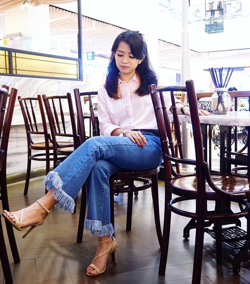 Got this cropped flare jeans from my bestie. So in love with the details.
Anw, you can buy it on @jinglejeans
.
.
#clozetteid