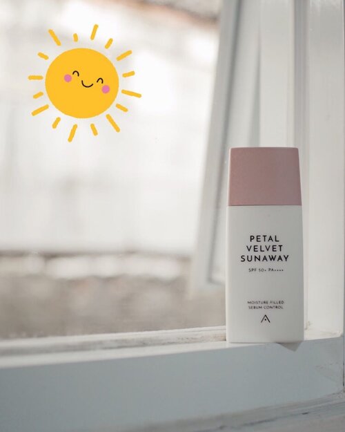 Althea Petal Velvet Sunaway.(Jangan di swipe🤣😂)Ga expect apa2 pas mau coba produk ini, kirain kayak sunscreen pada umumnya aja. Tapi pas dicoba ternyata teksturnya smooth, kayak pakai bedak, ada efek tone up, ringan, pokoknya ga berminyak kayak sunscreen yang pernah gue cobain. Sesuai dengan klaimnya:- Natural Ingredients- Soft as a petal flower- light weight formula- velvety finish- micro particles, sebum controlSuka banget, karena cepat meresap juga dan bisa lsg makeupan, ga perlu nunggu meresap kayak sunscreen lain yg lebih oily. Bisa dibeli di @altheakorea harganya Rp202.000 tp di web in.althea.kr lagi diskon cuma Rp104.000 aja#althea #altheaindonesia #clozetteid