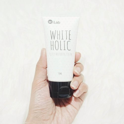 [MINI REVIEW]:
I've got W.Lab White Holic from @charis_official 
Instant whitening cream for daily use. My skin getting lighten and even out than before, but still looking natural. This cream is waterproof and quick absorb.The texture is soft and easy to blend. Not sticky and smells good.
Main ingredient is Rice Bran Extract: super hydrating and whitening effect.
No more dull and unevent out skin tone💗
.
#charis #charisceleb #wlab #whiteholic #wlabwhiteholic
#cream #whiteningcream #instantwhite
#clozetteid #skincare #clozette