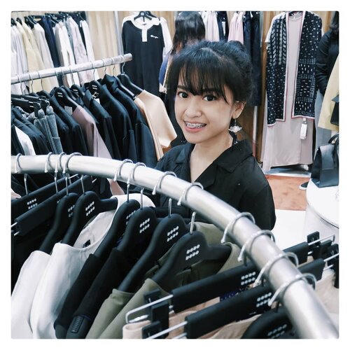 Suka belanja dimana? .
Aku pernah belanja online di bobobobo.com, tapi kerena badan aku tiny (modelnya bule2) jadi kadang bingung sama ukuran. Hahaha.
Tapi sekarang @_bobobobo_ ada offline store nya di PIM 2 lantai 1, bisa cobain dan ga pusing lagi sama ukuran.
.
Ada DISKON 50% juga di Grand Opening Bobobobo store tanggal 27 September nanti, dari jam 18.00-22.00. Cuma 4 jam, lho! Jangan sampe ketinggalan ya!
#bobobobo #bobopim
.
.
.
#clozetteid