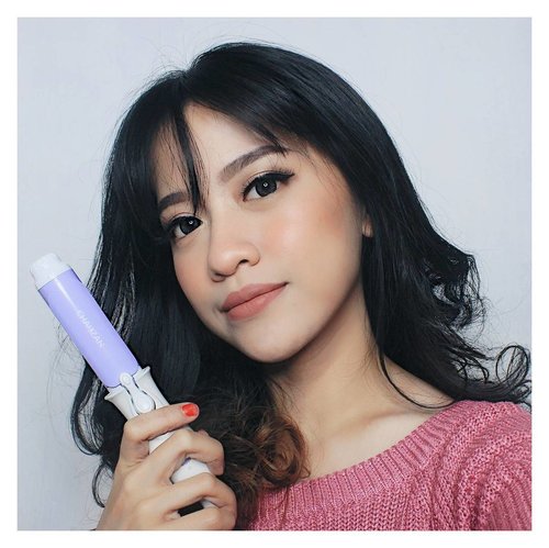 Psst.. i've been trying Mini Hair Curler from @hairshopfransiska
It's travel friendly and easy to use. Btw i love the color❤
.
Tutorial? Soon😉
.
#clozetteid #haircurler #hairshopfransiska #hair #clozette