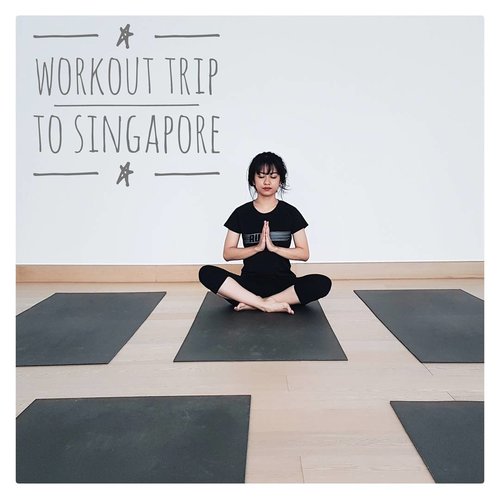 My Hatha Yoga Class at Como Shalamba.Gini yaaa rasanya workout di negara orang. Hahaha..Beberapa waktu lalu, aku menang kontes dari @jambajuiceidDan @guavapassjakarta untuk workout di Singapura..Btw, Senin lalu aku ikutan pilattes, trs kayaknya salah posisi, bahu akutuh jadi sakiiit.Abis yoga tadi, udah agak mendingan tapi ga maksain juga untuk ngelakuin gerakan sempurna, karena sakit.Suka deh tempatnya nyaman dan lokasinya strategis.❤Instrukturnya cowok, yhaaa ganteng sih wkwk.Jujur, yoga tuh bukan olahraga yang aku banget. Tapi sekali2 bolehlah.. lumayan buat benerin postur, atur nafas, dan jadi lebih lentur..#guavapassjakarta #guavapass #clozetteid
