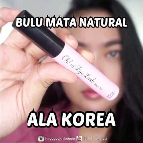 💀#BULUMATAJUDE EPISODE 38💀
.
.
💀Etude House Oh My Eye Lash Black Tint Mascara💀
Price: Rp 195.000,- (dapet 2pcs)
Bisa dibeli di Charis Shop aku, link di bio, http://hicharis.net/heyjude/1sp1
. 
.
.
.
.
💀PACKAGING💀
Gaada box nya sih ini, cuma tube mascara nya aja warna pink dengan tutup warna item. Simple cuma ada tulisan "Oh My Eye Lash Black Tint" sama brand nya Etude House
.
.
.
💀WAND💀
Silicone brush, tinggi, langsing, emang tipe brush gini ga bikin bulu mata tebel, tp bagusnya dia flexible & ga clumpy, bisa jangkau bulu mata yg pendek atau bulu mata bawah gitu
.
.
.
💀CLAIMS💀
- black tint
- hold curls
.
.
.
.
💀REVIEW💀
Buat yg sukanya bulu mata natural buat sehari2 & ga heboh2 gitu cocok banget pake ini sih, karena ini emang cuma ngecoat bulu mata biar item, sedikit memanjangkan, & bisa menahan curls juga sih claimnya, jadi abis pake penjepit bulu mata, dia bisa nahan bulu mata biar lentik, cuma ga waterproof dia, bagusnya gampang dibersihin
.
. 
.
.
💀PRO'S & CONT'S💀
(+) Ringan
(+) Manjangin
(+) Separating
(+) Nahan curls
(+) Gampang dibersihin
(-) Mihil
(-) Ga waterproof
.
💀Rate: 8/10💀
.
.
.
.
.
.
#indobeautysquad #Bloggirlsid
#BeautygoersID #Beautiesquad
#Clozetteid #Beforeafter #bvloggerid #muajakarta #makeuptutorial #tutorialmakeup #ivgbeauty #makeupjunkie #viral #viralvideo #mascara #nyxcosmetics #charis #charisceleb #hicharis #etude #charisceleb #charis @hicharis_official @charis_celeb