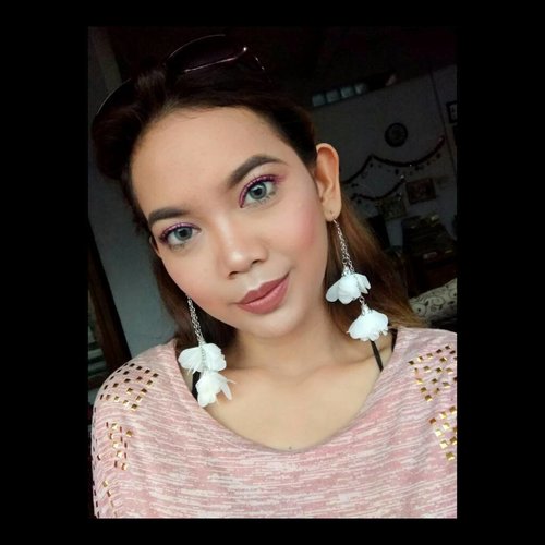 [#RubienaBeauty #CerahItuCantik]
Today's makeup attending @rubienabeauty Launching Event with @beautybloggerid ❤❤
•••••DEETS••••• .
💀FACE💀
❤Primer: @catrice.cosmetics @catriceindonesia - Prime & Fine Pore Refining Anti-Shine Base
❤Foundation: @getthelookid L'oreal Infallible Pro Glow Foundation - 208 Sun Beige
❤Concealer: @maybelline Fit Me - 20 Sand Sable
❤Powder: @fanbocosmetics Two Way Cake - 05 Gaharu
❤Contour: @pac_mt Contouring Kit
❤Blush: @eminacosmetics Cheeklit Cream Blush
❤Highlighter: @gobancosmetics Stardust Highlighter - 02 Bronze Nebula .
👻EYES👻
❤Eyebrows: @anastasiabeverlyhills Dipbrow Pomade - Dark Brown
❤Eyeliner: @mizzucosmetics Chrome Gel Eyeliner - Iconic Pink
❤Mascara: @inezcosmetics
❤Lens: @contact.lensah Sweety 3T Blue .
👽LIPS&ACC👽
❤Lips: @maybelline Lip Gradation - Mauve1
❤Brushes: @armandocarusoid & Make Up For You
❤Earrings: @debtique
.
.
.
.
.
.
.
.
.
.
.
.
.
#wakeupandmakeup #clozetteID #bvloggerid #Beautiesquad #indobeautygram #beautynesiamember #makeupfanatic1 #hudabeauty #undiscovered_muas #makeupporn #beautyblogger #beautybloggerindonesia #indobeautyblogger  #bloggerindonesia  #muajakarta #indobeautygram #instabeauty #beautyinfluencer