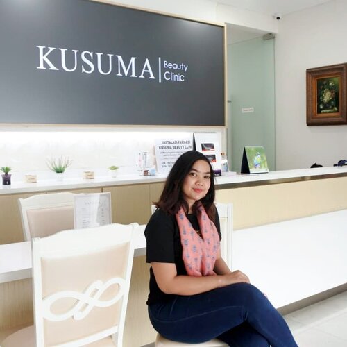 Happy Weekend guys!!!
Malem minggu kelyan kemana nih? Kalo minggu lalu aku sibuk belanja dan memanjakan diri dengan treatment di Kusuma Beauty Clinic, namanya juga abis gajian wkwk
.
.
Banyak banget yg nanyain tentang treatment ini, treatment nya apa, lokasi nya dimana, harga nya berapa, hasilnya gimana? Karena kalo liat dari story aku emang beneran sebagus itu kulit aku 😍
.
.
Sabar ya guys, aku sedang menyusun kata, Insya Yesus malam ini aku upload review nya di blog hihi stay tune aja. Yang jelas aku ga sabar banget mau ngeracunin kalian untuk cobain treatment di Kusuma Clinic karena murah bet bet bet 👌 .
.
.
.
.
#KusumaBeautyJourney
#KusumaBeautyClinic
#KlinikKusuma
#KlinikKecantikanKusuma
#indobeautysquad #Bloggirlsid
#BeautygoersID #Beautiesquad
#Clozetteid #Beforeafter #bvloggerid  #indobeautygram #instabeauty #bunnyneedsmakeup #BeautyChannelID #setterspace #makeuptutorial #tutorialmakeup #skincare #skincarecommunity #klinik #facial #facialmurah #klinikkecantikan