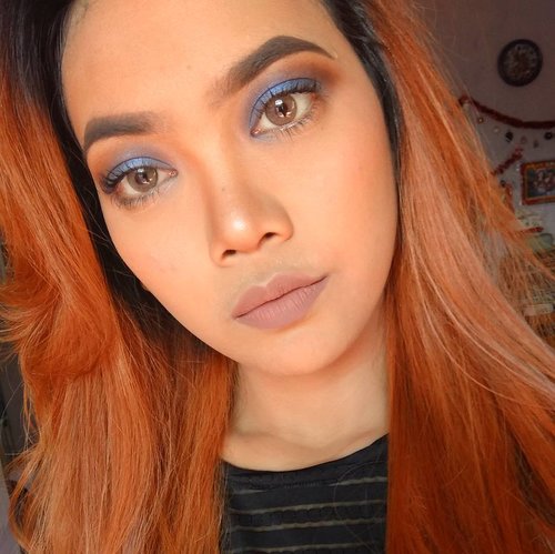 [#sararobertxvolarecosmeticsgiveaway]
Maksud hati ingin recreate make up @sararobert apa daya muka tak sampai... Btw I'm recreating her Starry Blue Smokey Eyes Look 💙💙💙 Kuy ikutan, you can recreate any of her look! Doesn't have to be this one... @nands.id @cindyartha @aidacht
.
.
.
Deets:
Day Cream: @pondsindonesia White Beauty Spotless Rosy White - Oily Skin
Foundation: @maybelline Fit Me Matte + Poreless - 128 Warm Nude
Concealer: @sephoraidn High Coverage Concealer
Setting Powder: Elf High Definition Powder
Face Powder: @absolutenewyork_id HD Flawless Powder Foundation - Honey Beige
Eyebrow: @anastasiabeverlyhills Dip Brow Pomade - Dark Brown
Eyeshadow: @inezcosmetics Professional Eyeshadow Palette
Mascara: @toofaced Better Than Sex
Highlight: @sephoraidn Baked Sculpting Trio - 01 Light
Contour: @pac_mt Contouring Kit
Blush: @goldenudeofficial 
Lips: @absolutenewyork_id Lip Mousse - Urban
Lenses: @contact.lensah Solotica1 - Ocre
.
.
.
#bvloggerid #beautiesquad #indobeautyinfluencer #clozette #clozetter #clozetteID #beauty #makeup #beautyblogger #beautybloggerindonesia #indobeautyblogger #makeuptutorial #tutorialmakeup #indovidgram #indobeautygram #indobeautyvlogger #ivgbeauty #youtubersindonesia 
#indobeautygram #internationalbeautygram #undiscoveredmuaa #undiscovered_muas  #muasocial #fiercesociety #bluemakeup #blue