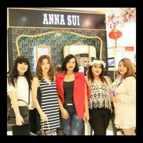 Anna Sui New Counter Opening 🦄Mall Kelapa Gading 2, SOGO 1st floor.. It wasn't a brand new counter but the concept was new and this is the very first store that applied the fairytale themed store.. The cutest store ever! With lots of flowers, rainbow colors, unicorns, carousell and every playful stuffs! You can play with lots of Anna Sui's product which is not only good in performance but also got the best packaging ever! They also just launched their matte lipstick with flower embossed on it! You can order it and it will be sent to you by the end of february.. Super cute! 📷: @makeupdhe.....#annasui #annasuicosmetics #fairytale #highend #sogo #mallkelapagading #beauty #makeup #beautyblogger #beautyinfluencer #blogger #fashion #clozetteID #Beautiesquad #bvloggerid #beautynesiamember