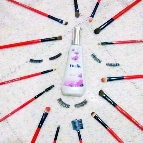 We're all pretty bizarre, some of us are just better at hiding it #vitalisflatlay
.
.
.
#clozette #clozetter #clozetteID #beauty #makeup #beautybox #blogger #vlogger #bvloggerid #beautyvlogger  #beautiesquad 
#beautyblogger #beautybloggerindonesia #idbeautyblogger #indobeautyblogger #indonesianbeautyblogger #indobeautygram