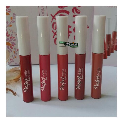 Pemirsah yang berbahagia aku ada review baru tentang Lip Cream Matte dari @fanbocosmetics . Ini salah satu produk terbarunya dari Fanbo. Klaimnya sendiri dia itu transfer proof, no cracking Dan longlasting, apakah itu semua benar pemirsah ? Yuk langsung aja cek review lengkapnya di blog aku " www.titahsanjana.com " atau bisa langsung klik link yang ada di bio instagram aku.
.
@fanbocosmetics @clozetteid @setterspace @beautiesquad @kbbvbyacb @bloggerperempuan @bloggercrony @bloggermafia @bloggerceriaid @beautybloggerindonesia .
.
#clozetteid #ClozetteID #fanbokosmetik #fanbocosmetics #lipcreammatte #setterspace #bloggeeperempuan #beautiesquad #kbbvmember #bloggermafia #beautyblogger #beautybloggerindonesia #bloggerceria