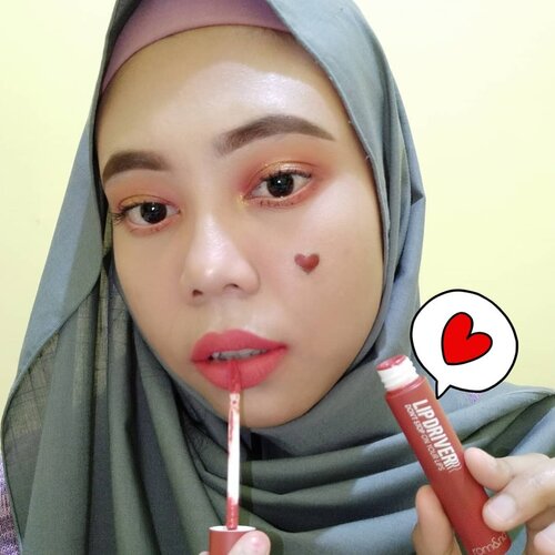 Yayyy, i am using product from @romandyou Lip Driver shade 04 Don't Stop. A subtly seductive marsala (dried rose) shade that you just can't get enough of. Claim this product: - An exceptionally sleek yet subtly elegant marsala shade that naturally brings out your features.
- natural and comfortable.
.
.
If you want to get the product, you can visit my shop "hicharis.net/titahin/b71".
.
.
#romand #hicharis #charisceleb #charisofficial #lipdriver #romandyoulipdriver #clozette #clozetteid #titahsanjana #beautiesquad #setterspace #sociollabloggernetwork #sociollablogger #hijabersbvloggerid #kbbvmember #indonesiabeautyblogger #beautyblogger #indobeautysquad #beautybloggerindonesia #beautygoersid #blogger #bloggerjakarta #instagood #instaphoto #hijabersbeautybvlogger #kbbvfeatured #jakartabeautyblogger #beautyneasiablog
.
.
@romandyou @charis_indonesia @charis_celeb @hicharis_official