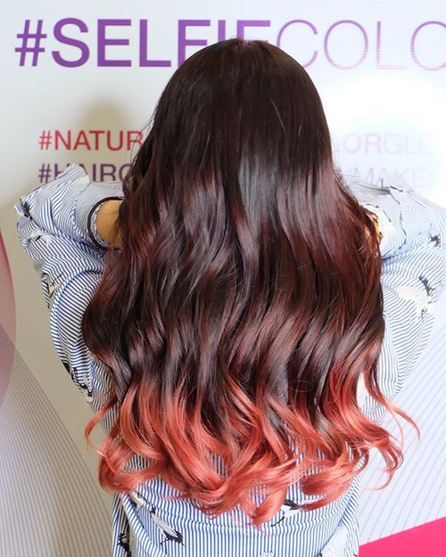 Ini hasil treatment dengan L'oreal #SelfieColor di @irwanteamhairdesign Mall Kelapa Gading!

Info price dan prosesnya bisa dibaca di blog ku, link on bio 👌🏻 Thank you @clozetteid

#ClozetteID #ClozetteIDReview #IrwanTeamxClozetteIDReview #IrwanTeamReview #LorealProID #hairstyles #hairgoals #curlyhairstyles #redhair #pinkhair #rosepink #hairideas #irwanteammkg #irwanteammallkelapagading #lorealparis #loreal #lorealpro