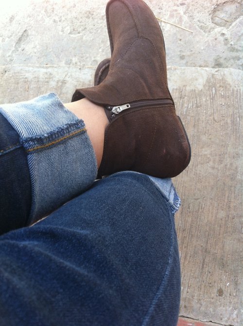 #Boots #Throwback #Cute #Curvy #Chic #ClozzetteID #Jeans