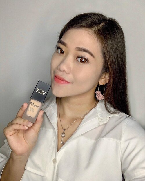 [GIVEAWAY ALERT]Y.O.U The Gold One Foundation ada 5 shades. Aku paling cocok dengan shades #Ivory karena sesuai dengan skin toneku. Foundationnya ini memiliki kandungan Iris Florentina Root Extract yang baik untuk menjaga kelembaban kulit lho, coverage nya juga bagus banget. Kalian bisa (SWIPE LEFT) di photo kedua yaitu before after aku pakai Y.O.U The Gold One Foundation. Y.O.U ini bisa juga dibeli di @bliblidotcom, @tokpedia dan @shopee_id loh!Jangan lupa untuk ke booth Y.O.U di Jakarta X Beauty Exhibition @fdxbeauty @senayancity dari tanggal 26-28 Juli 2019 karena banyak promo menarik disana!Dan ada giveway menarik nih gampang banget caranya:1. Follow @youmakeups_id2. Repost Photo Pertama aku dan tag @youmakeups_id dan 3 orang temanmu3. Gunakan Hashtag #YOUmakeups #YOUtheGoldOne #TheGoldOnexYanisNote: Pemenang akan diumumkan 5 Agustus 2019 di Instagram story @youmakeups_id! Goodluck ya ❤_#YOUmakeups #YOUtheGoldOne #TheGoldOnexYanis #Giveaway #GiveawayAlert